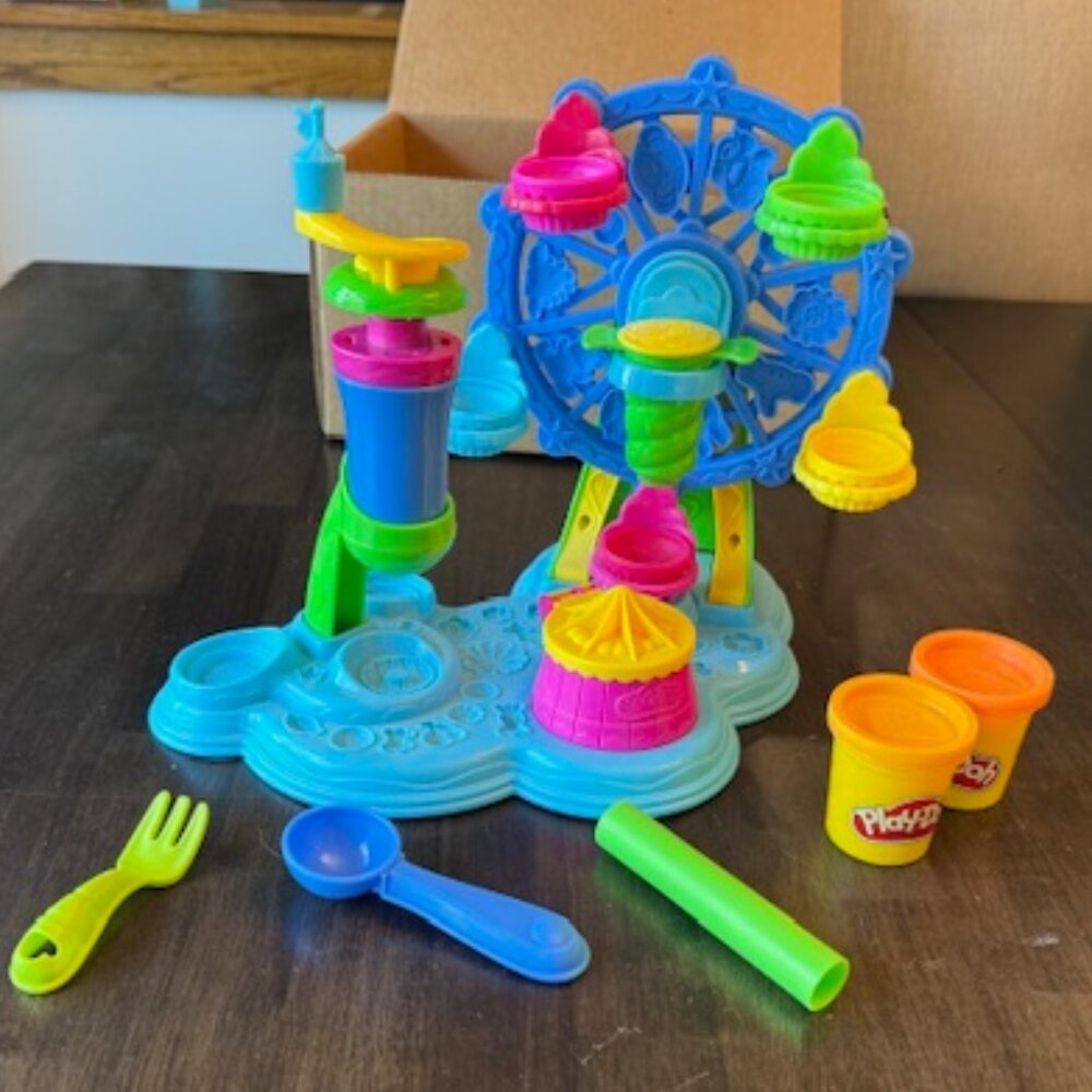 Play-Doh Cupcake Celebration Party Playset Set (Discontinued Set)